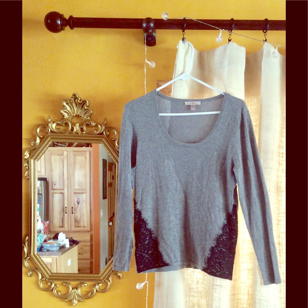 Scoop neck Knit Sweatshirt w black lace detail